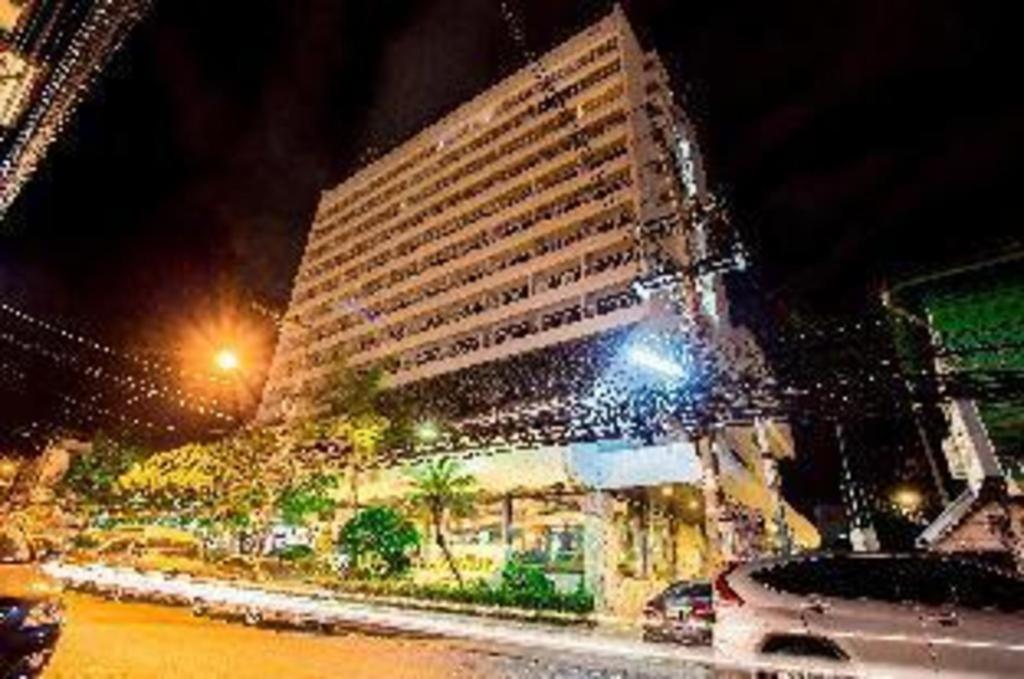 โรงแรมไพลิน พิษณุโลก ภายนอก รูปภาพ