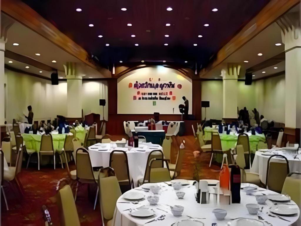โรงแรมไพลิน พิษณุโลก ภายนอก รูปภาพ
